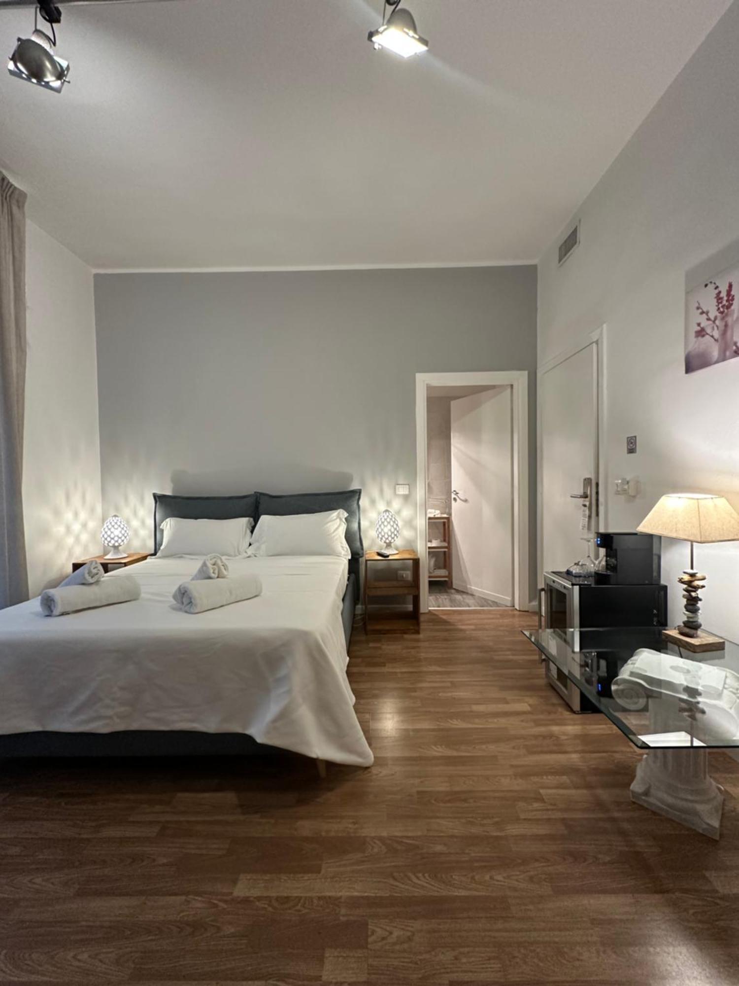 B&B Degli Artisti Suite Λέτσε Εξωτερικό φωτογραφία